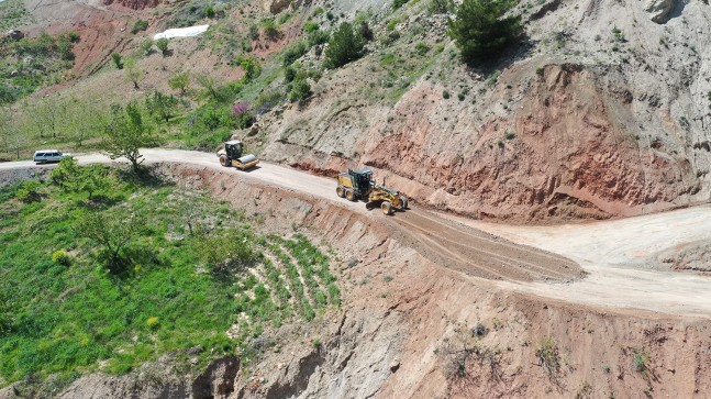 DULKADİROĞLU’NDAN BULANIK MAHALLESİNDE STABİLİZE YOL ÇALIŞMASI 